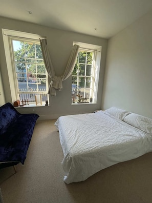 Basic Apartment, Multiple Beds