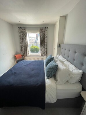 Basic Apartment, 1 King Bed