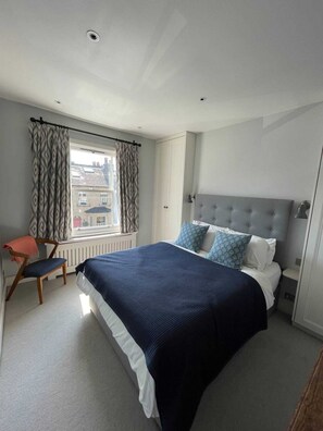 Basic Apartment, 1 King Bed | 1 bedroom, iron/ironing board, bed sheets - Bright & Stylish 1BD Flat - Wandsworth Town (London)