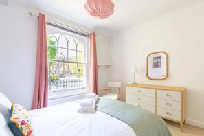 Departamento básico, 2 camas matrimoniales | 2 habitaciones, tabla de planchar con plancha y ropa de cama 