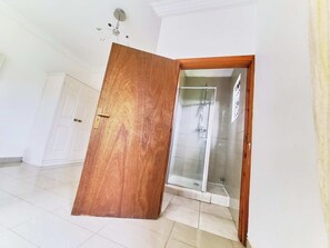 Apartment | Bathroom | Shower, towels