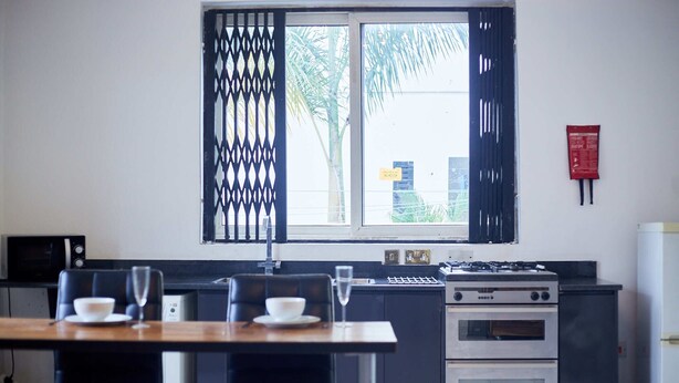 Apartemen | Dapur pribadi | Lemari es, microwave, oven, dan kompor