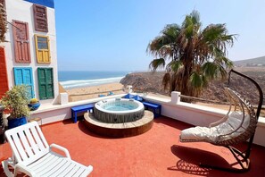 Outdoor spa tub - Ocean View, 5 bed Villa, Hot Tub, Sauna (Mirleft)