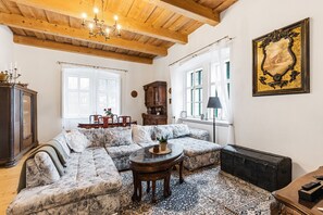 TV, fireplace, stereo