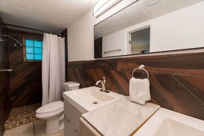 Bathtub, hair dryer, towels, shampoo