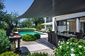 屋外ダイニングエリア