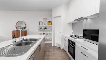 Coffee/tea maker, fridge, microwave, oven