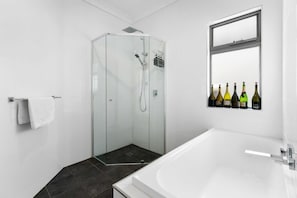 Baignoire, serviettes fournies