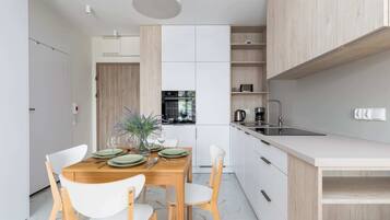 Kühlschrank, Ofen, Herdplatte, Geschirrspüler