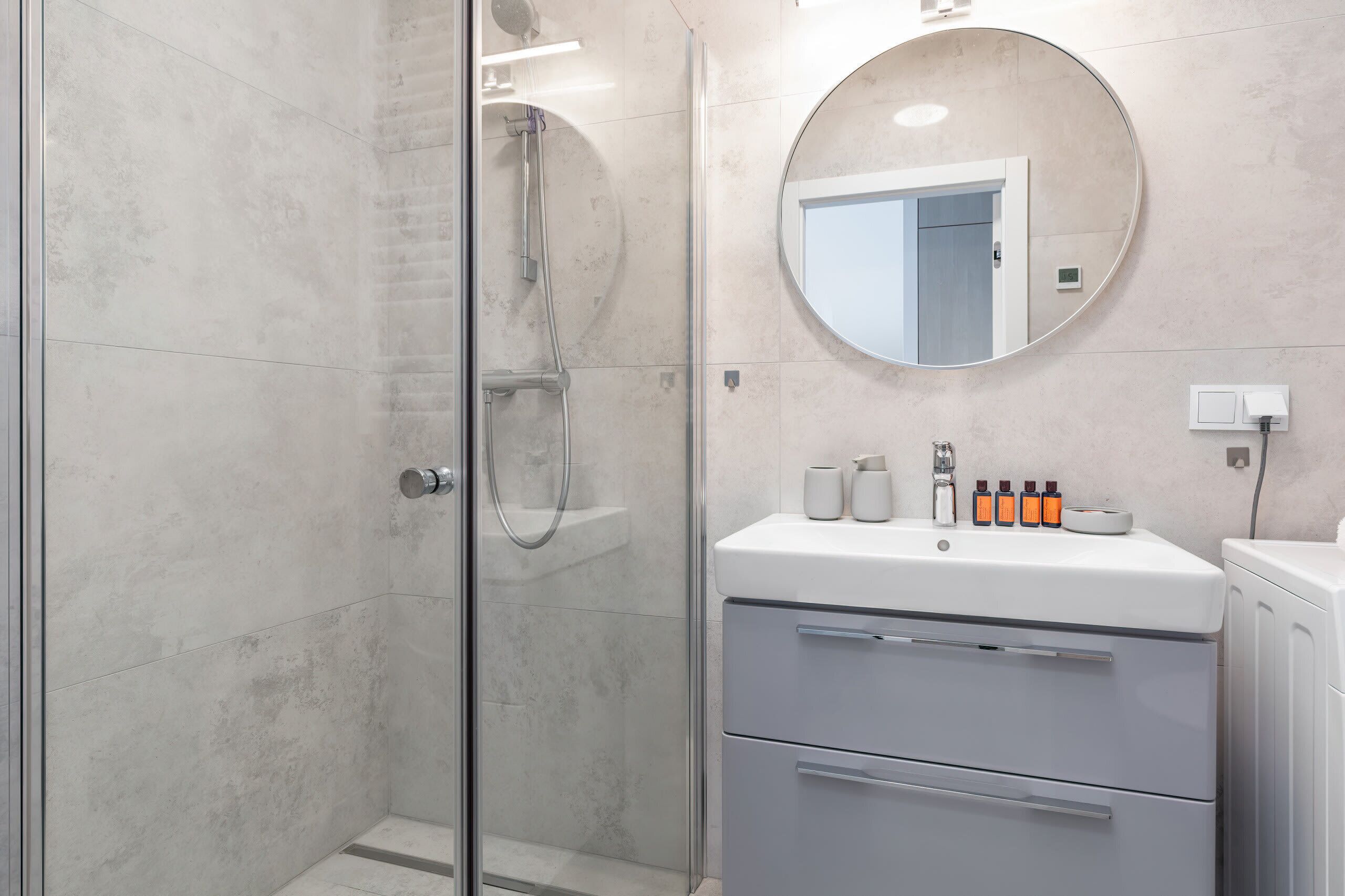 Shower, hair dryer, towels, shampoo
