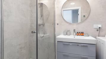 Shower, hair dryer, towels, shampoo
