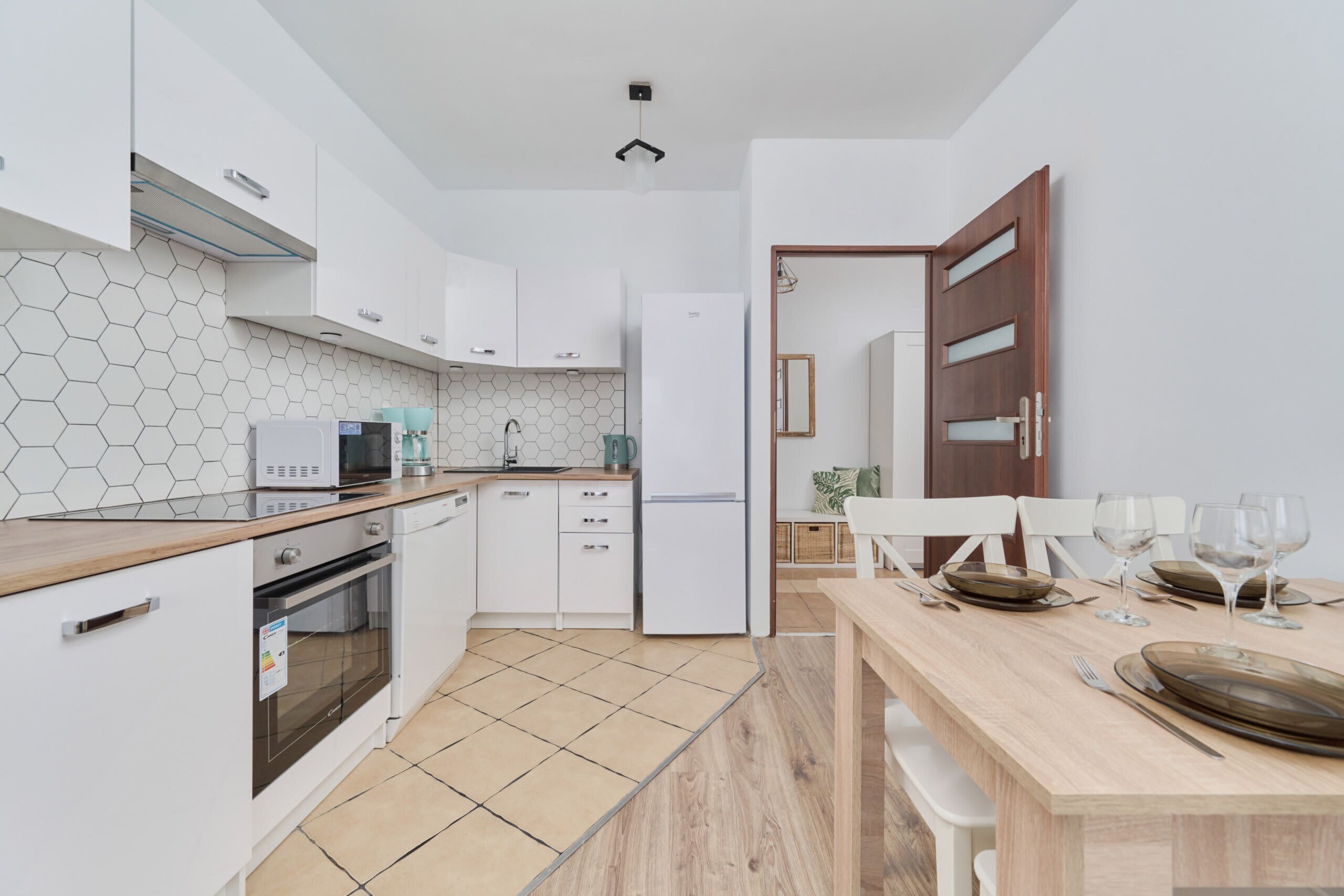 雪櫃、微波爐、焗爐、爐具