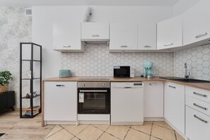 Fridge, microwave, oven, stovetop - Kamienna 105 | Stylish Apartment | Pets Allowed (Wroclaw)