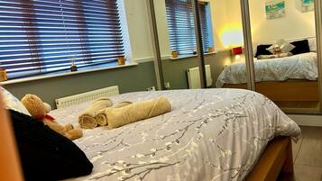 3 bedrooms, iron/ironing board, WiFi, bed sheets