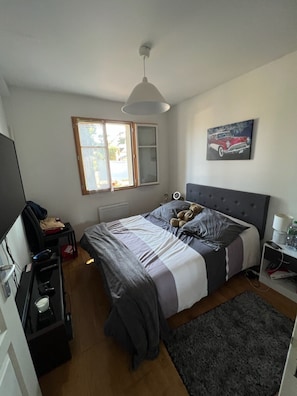 2 bedrooms, bed sheets