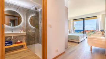 Comfort Double or Twin Room | Bathroom | Slippers