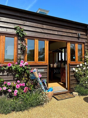 Exterior - Family Friendly Luxury Glampsite: Panoramic Sea and Rural Views (St Peters)