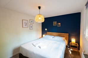 2 bedrooms, iron/ironing board, WiFi, bed sheets