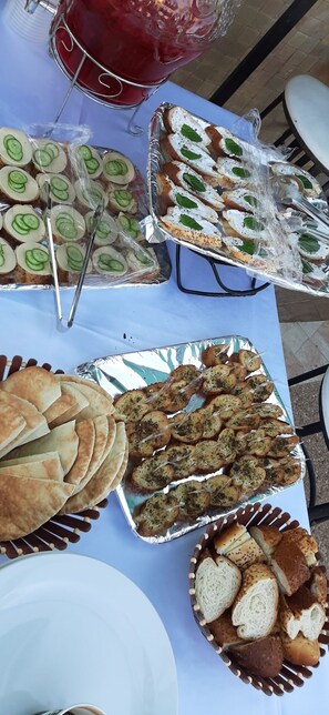 Tägliches inbegriffenes großes Frühstück