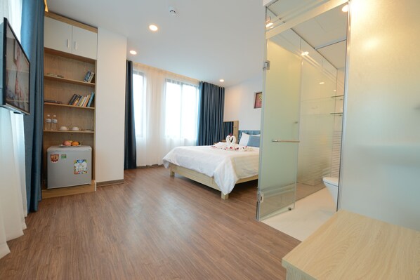 Executive Room | Premium bedding, down comforters, individually decorated