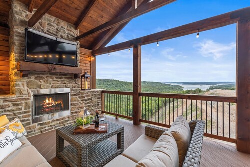 Lakeview 6BR w/ Hot Tub + Game Room