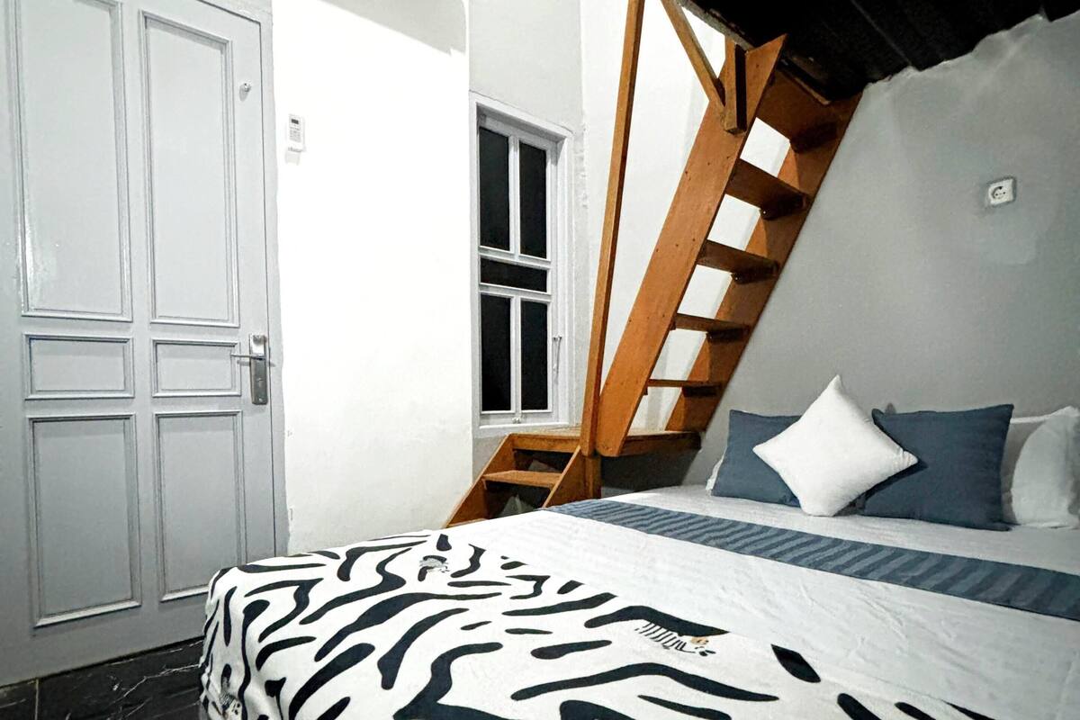 Soundproofing, WiFi (free), bed sheets
