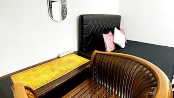 Quarto superior, 2 quartos, no mezanino | 1 quarto, quartos à prova de som, Wi-Fi de cortesia, roupa de cama