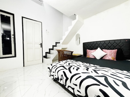 Sistema de insonorización, wifi gratis y ropa de cama . Kost Harian Semarang Murah