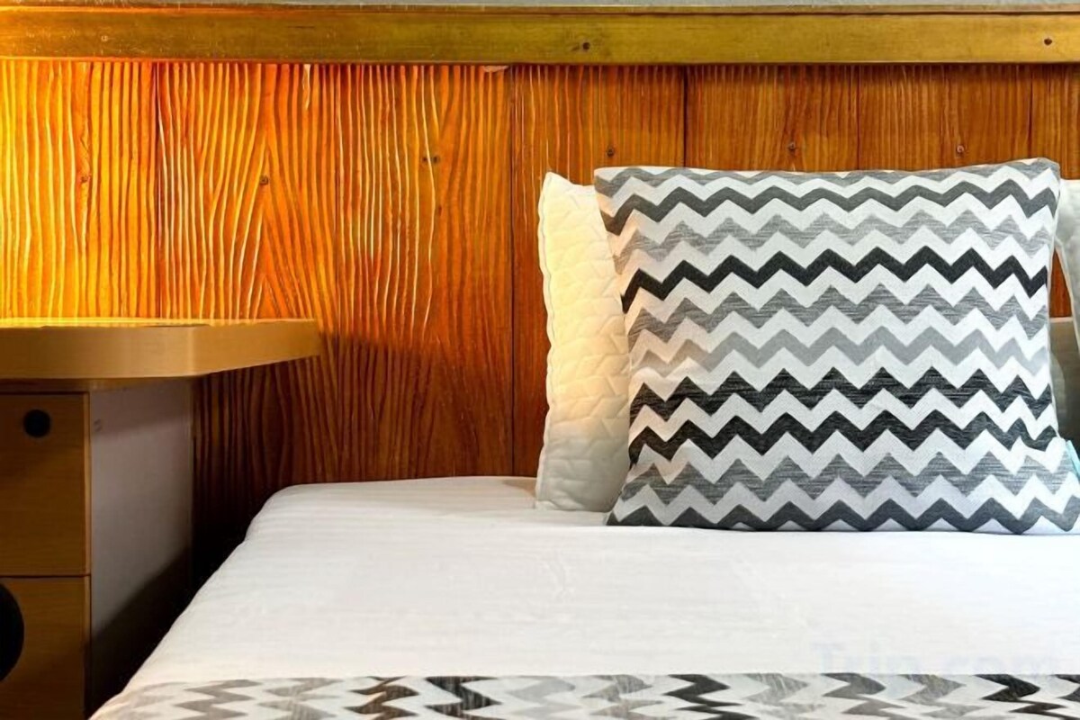 Soundproofing, WiFi (free), bed sheets
