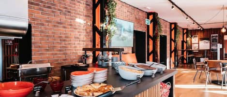 Petit déjeuner buffet servi tous les jours en supplément
