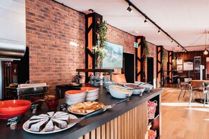 每日供应自助式早餐（需付费）