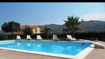 Seasonal outdoor pool