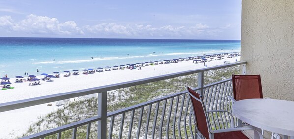 On the beach - Crystal Sands A308 *Beachfront *Beach Service (Destin)