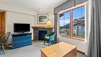 TV, fireplace, DVD player