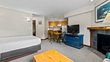 Iron/ironing board, WiFi, bed sheets, wheelchair access