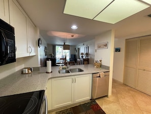 Frigorifero, forno, lavastoviglie, macchina per tè/caffè