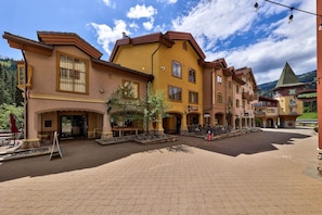 Exterior - Hearthstone Lodge #328 (Sun Peaks)