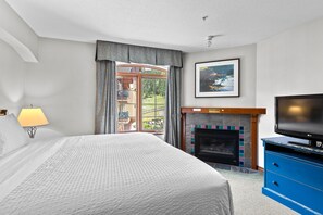 Iron/ironing board, WiFi, bed sheets, wheelchair access - Hearthstone Lodge #328 (Sun Peaks)