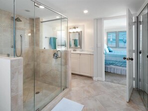 Bathtub, towels