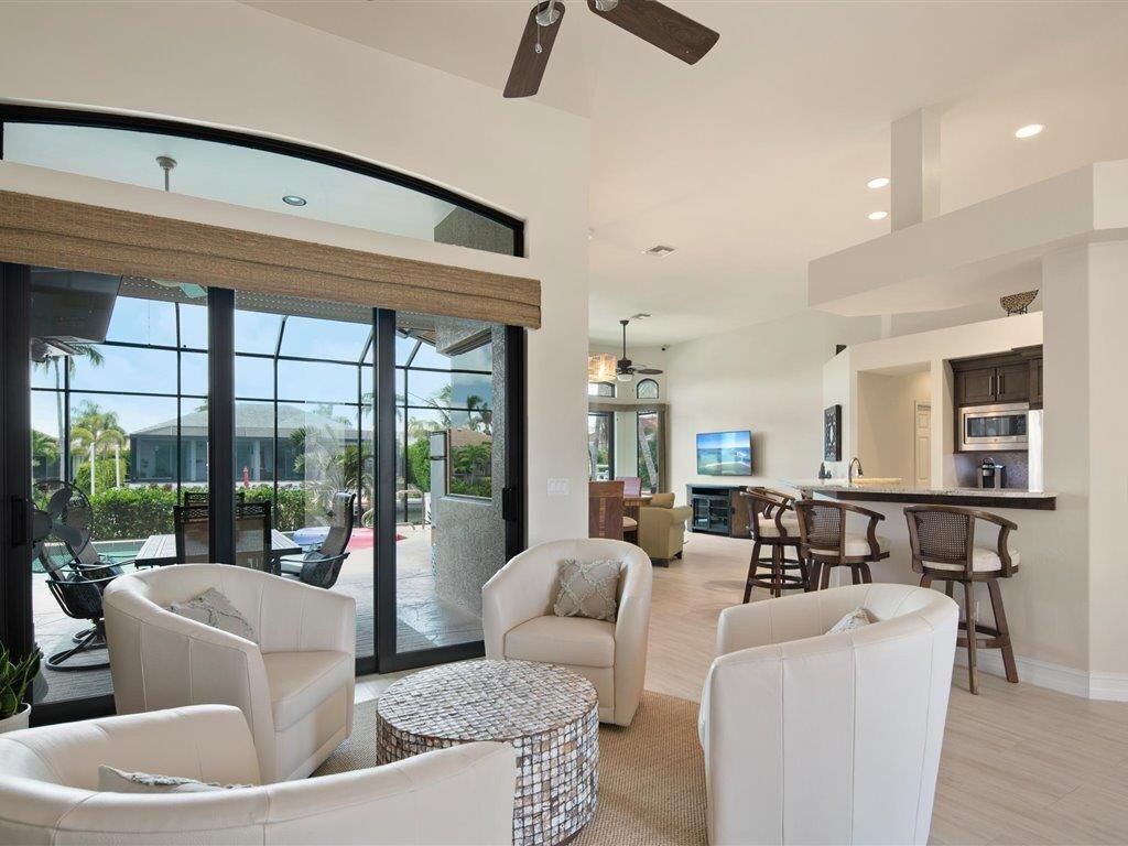 Una Smart TV, una oficina