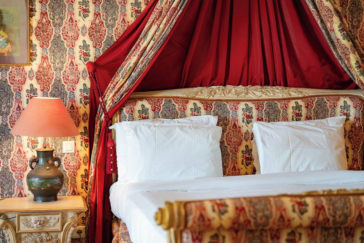 The Persian Suite | Minibar, in-room safe, desk, WiFi (free)