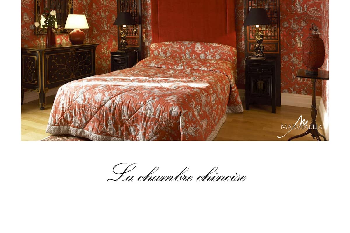 Standard Double Room | Minibar, in-room safe, individually decorated, individually furnished