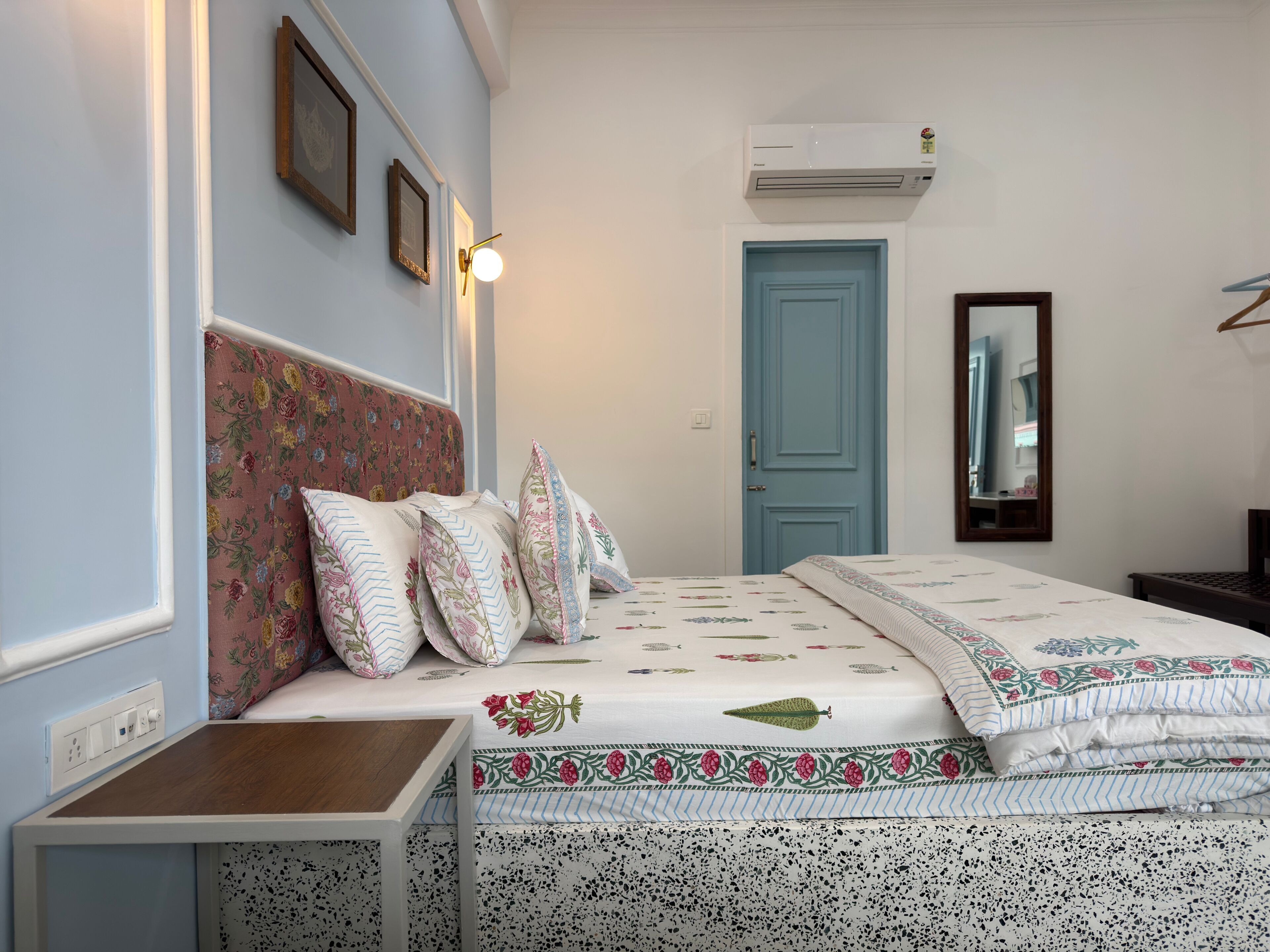Habitación doble | Minibar (con algunos artículos gratuitos), escritorio, wifi gratis