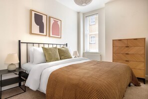 2 habitaciones, tabla de planchar con plancha, wifi y ropa de cama