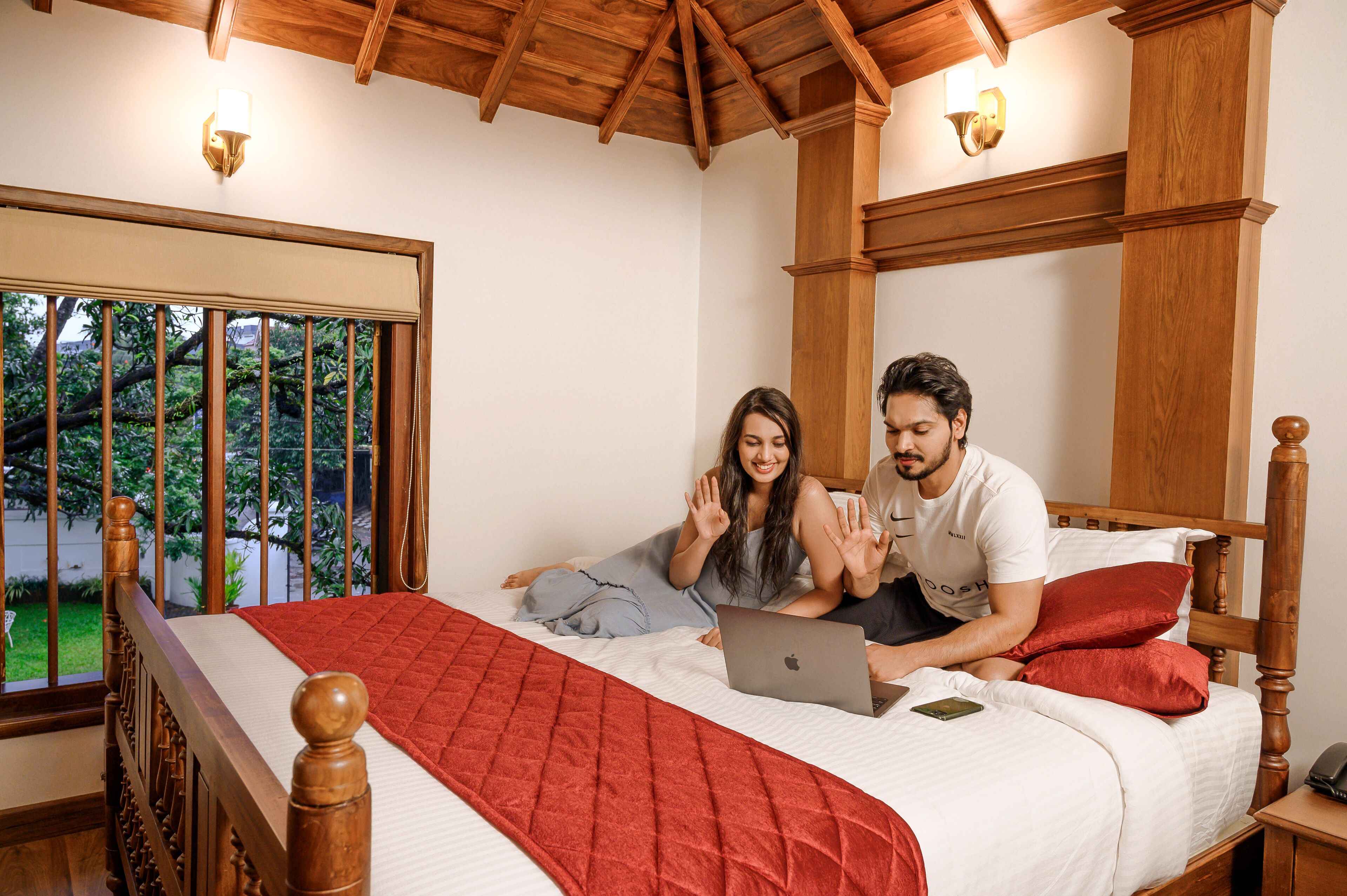 1 bedroom, individually decorated, individually furnished, desk