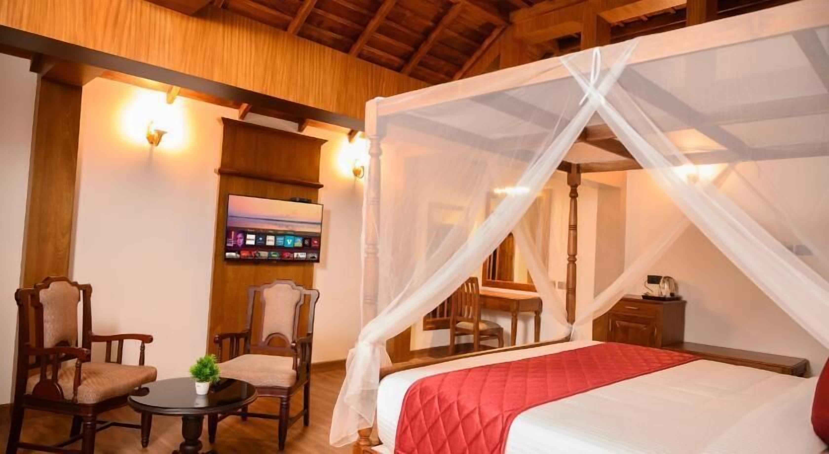 1 habitación, decoración personalizada, muebles diferentes y escritorio 
