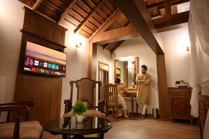 Royal Room | 1 bedroom, individually decorated, individually furnished, desk - Surya Heritage Hotels (Kannur)