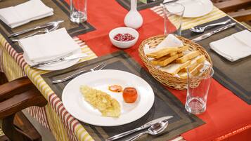 Café da manhã com buffet todos os dias mediante uma taxa