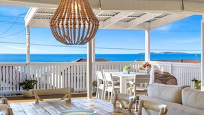Outdoor dining - Charming Beach Cottage - 39 Kianga Parade (Kianga)
