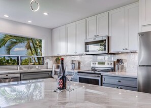 Fridge, microwave, stovetop, dishwasher